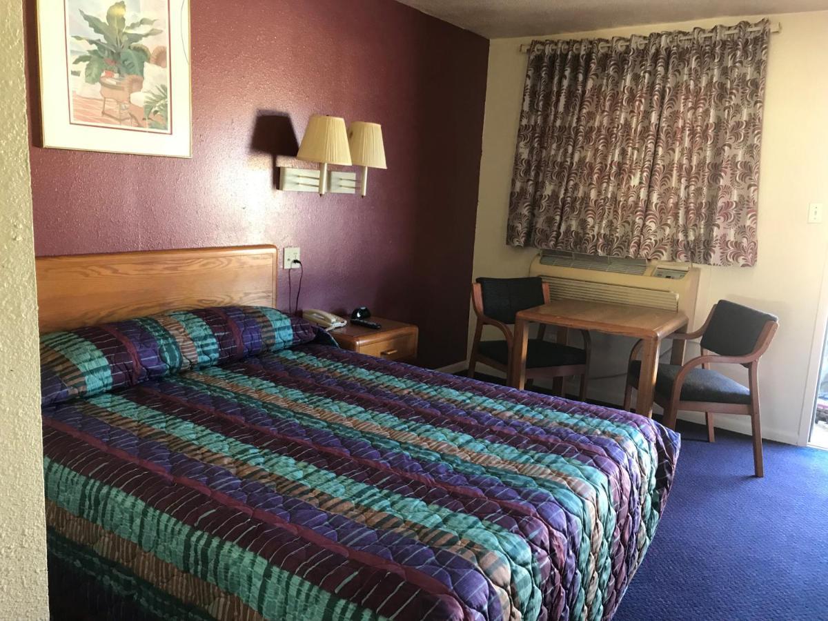 Luxury Inn George West Esterno foto